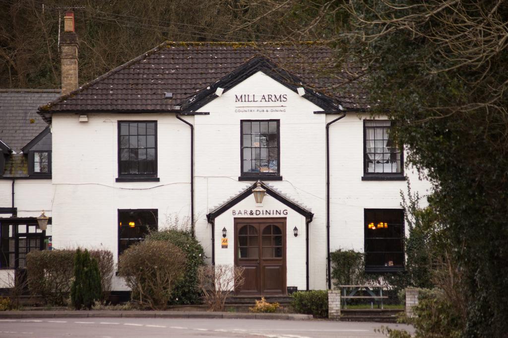 The Mill Arms Hotel Romsey Exterior photo