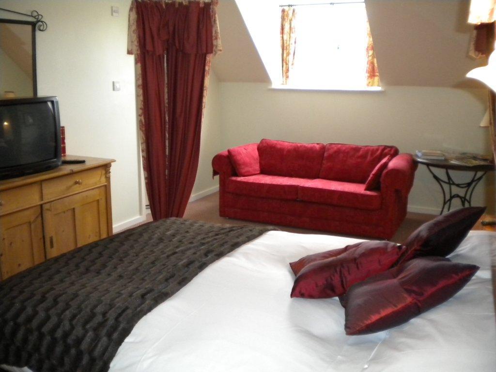 The Mill Arms Hotel Romsey Room photo